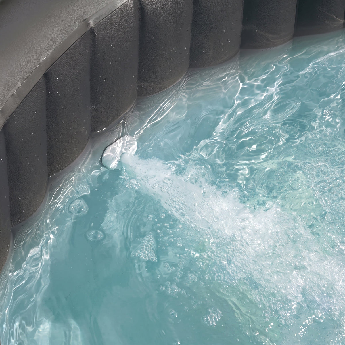 Spa gonflable REVO Aqua Elite – 4 places – 120 jets – Chauffage 40°C – Wi-Fi