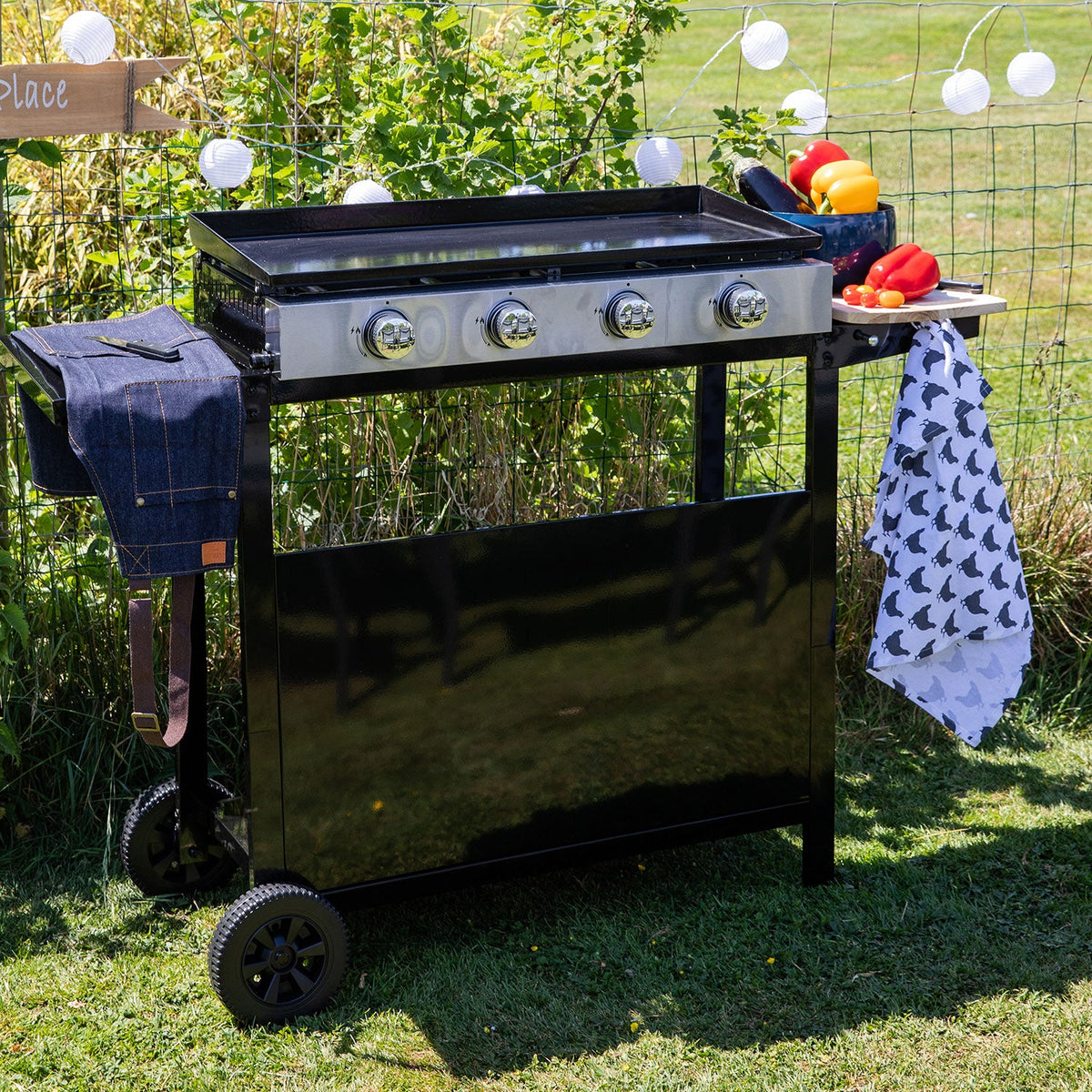 Gas griddle REVO Palma – 4 burners 8 kW with rolling cart – Enameled steel plate